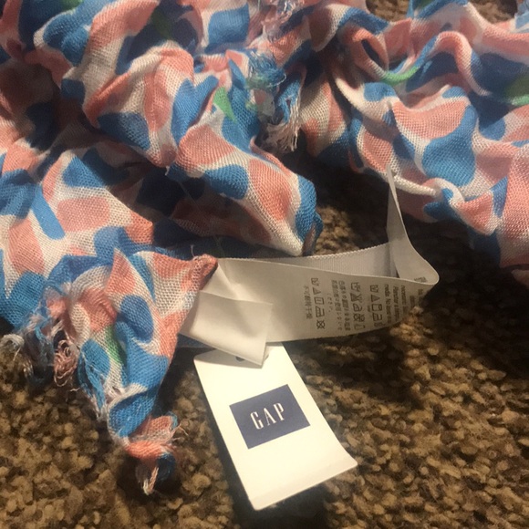Gap multi colored scarf - Picture 2 of 3